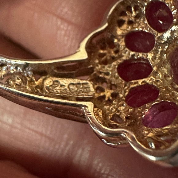 Filigree Scalloped Edge Ruby Ring in Sterling Silver. Size 7.75 - Picture 10 of 10